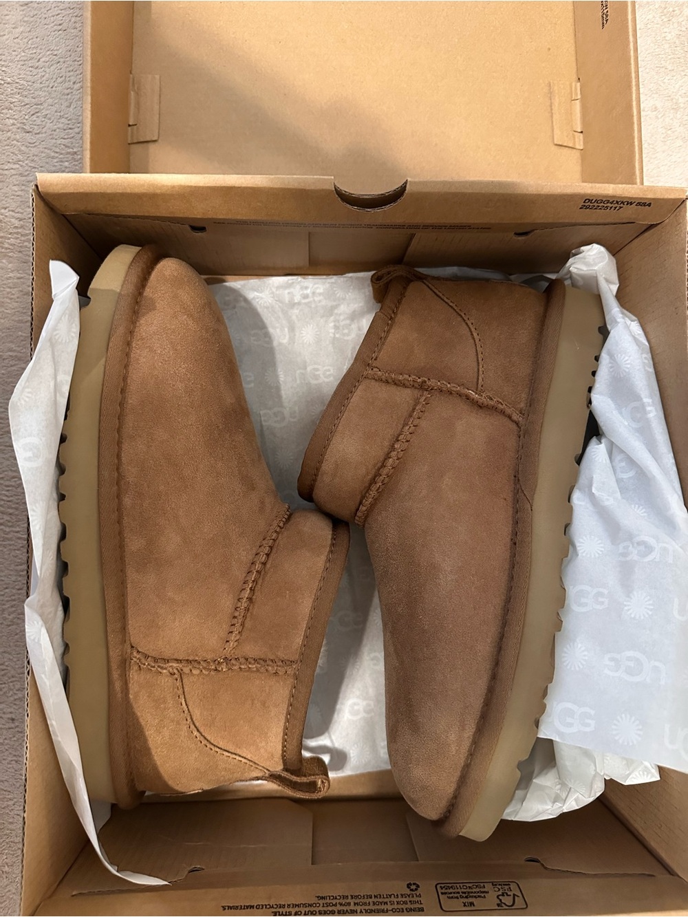 New UGG Classic Ultra Mini Boots Chestnut Size 7 in box - Picture 3 of 12